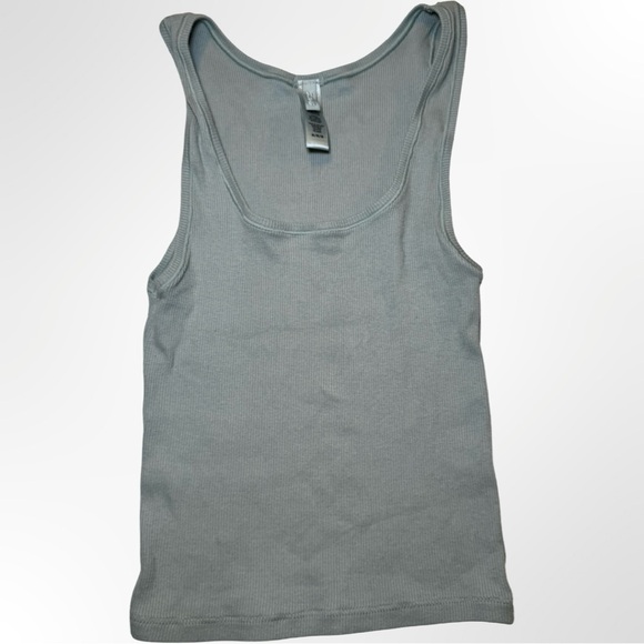 SKIMS Cotton Rib Tank - Medium - Picture 3 of 6